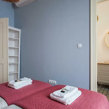 Bairro Alto 3 Bedroom Patio Flat! Апартаменти Лісабон