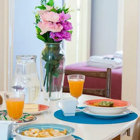 Bairro Alto 3 Bedroom Patio Flat! Lisbon