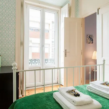 Bairro Alto 3 Bedroom Patio Flat! Apartment *