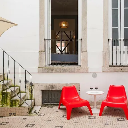 Bairro Alto 3 Bedroom Patio Flat! Apartment