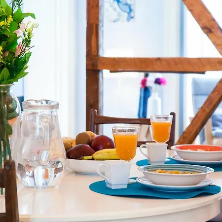 Bairro Alto 3 Bedroom Patio Flat! *