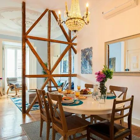 Bairro Alto 3 Bedroom Patio Flat! *