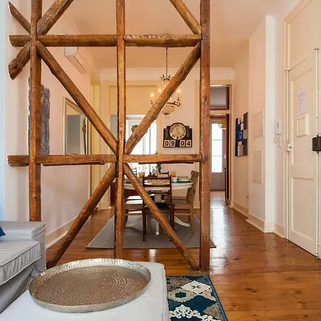 Bairro Alto 3 Bedroom Patio Flat! Appartamento Lisbona