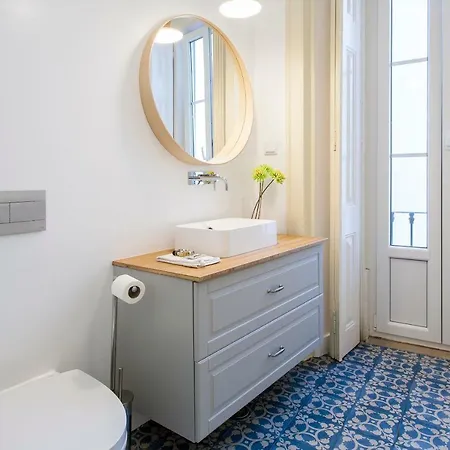 Bairro Alto 3 Bedroom Patio Flat! Apartment