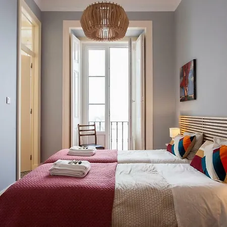 Bairro Alto 3 Bedroom Patio Flat! Lisbon