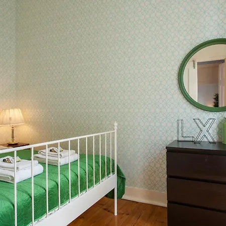 Bairro Alto 3 Bedroom Patio Flat! Apartment