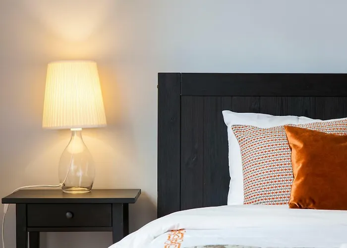 Bairro Alto 3 Bedroom Patio Flat! Διαμέρισμα *