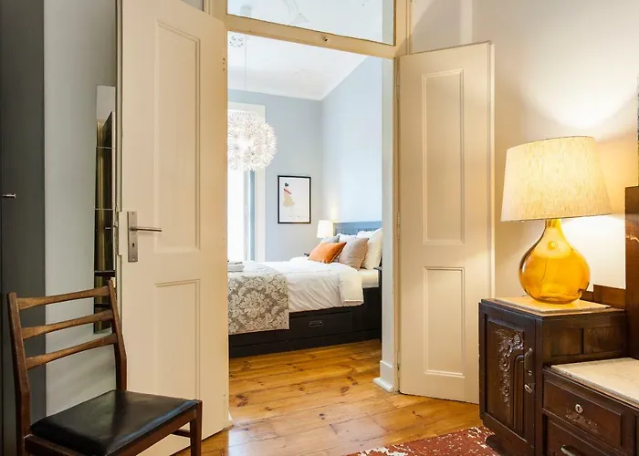 Bairro Alto 3 Bedroom Patio Flat! Διαμέρισμα Lisboa