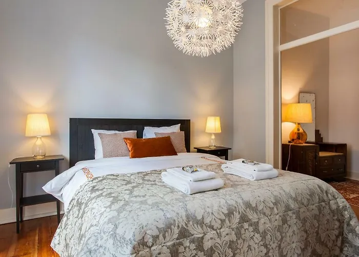 Bairro Alto 3 Bedroom Patio Flat! *