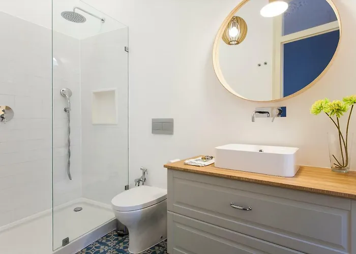 Bairro Alto 3 Bedroom Patio Flat!