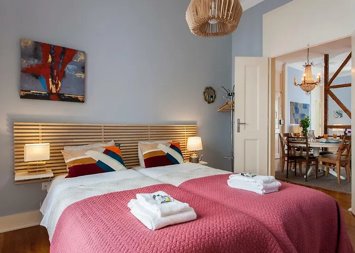 Bairro Alto 3 Bedroom Patio Flat! * Lisboa