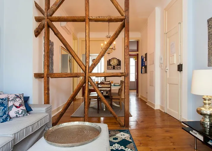 Bairro Alto 3 Bedroom Patio Flat! Διαμέρισμα Lisboa