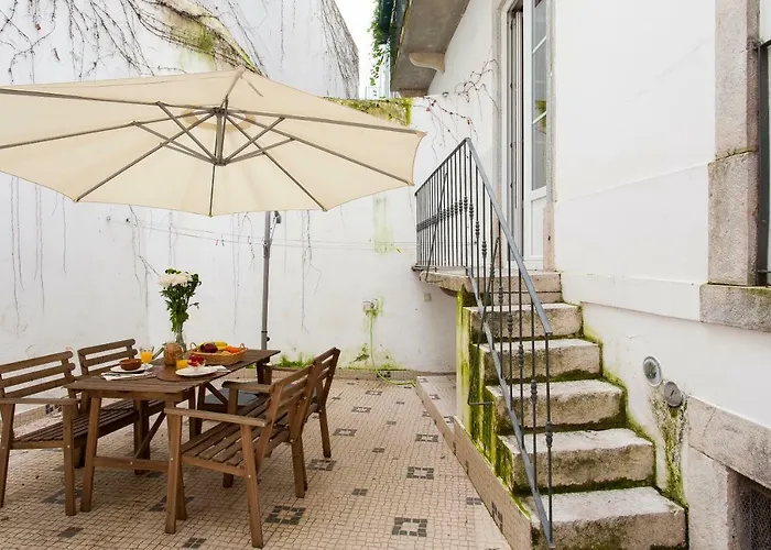 Διαμέρισμα Bairro Alto 3 Bedroom Patio Flat! *