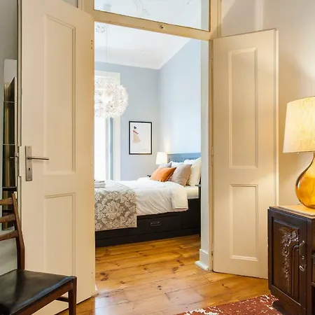 Bairro Alto 3 Bedroom Patio Flat! Appartamento Lisbona